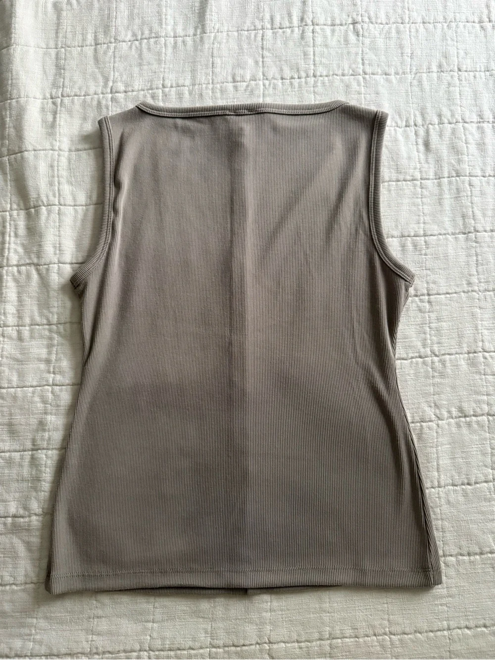 Abercrombie & Fitch Sleeveless Button-Front Ribbed Tank — Gray - Picture 3 of 3
